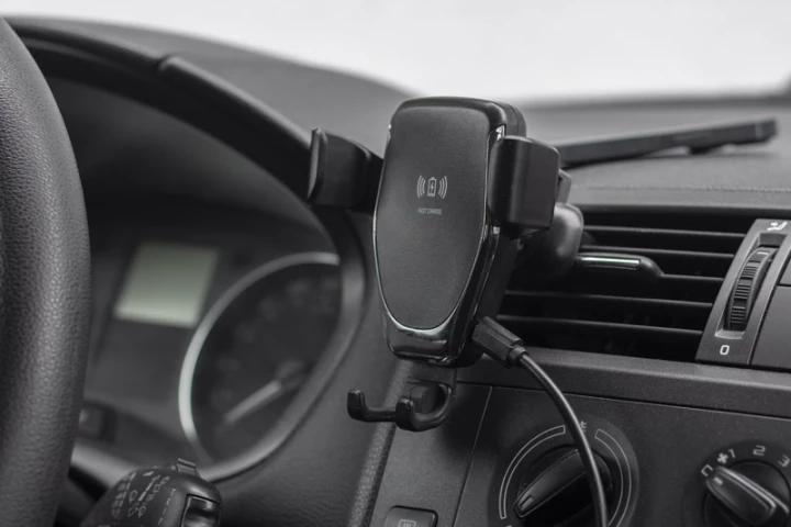 Uchwyt do telefonu z ładowarką indukcyjną GARI 15W (GA-09158-02)
