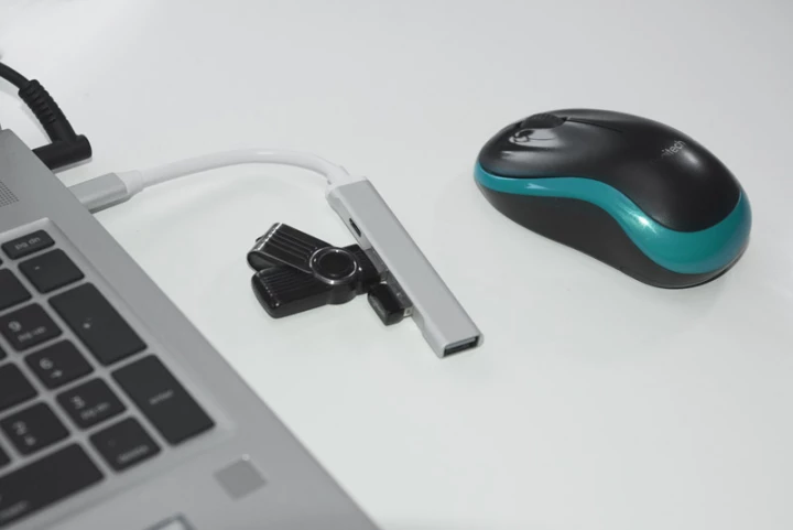 Rozdzielacz HUB USB z kablem typ C - ROSKO (GA-09163-00)