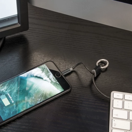 Kabelki do iPhone i Android z brelokiem - czarny - (GM-20618-03)