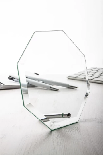 Nelum trofeum - transparentny (AP741363)
