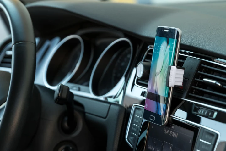 Daminus samochodowy uchwyt na telefon - biały (AP781176)