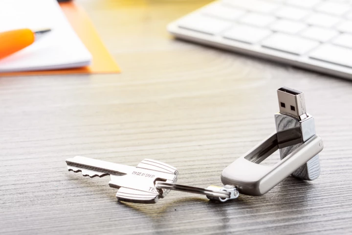 Hikiki pendrive - srebrny (AP897068-21_8GB)