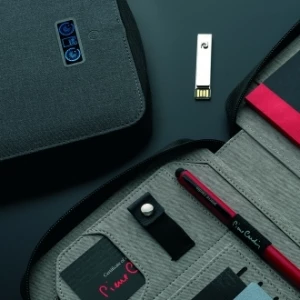 Folder A5 i power bank 4000 mAh SORBONNE Pierre Cardin - ciemnoszary - (GM-B5600800IP3-77)