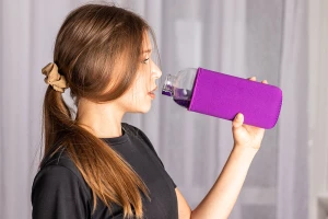 Butelka w neoprenowym pokrowcu 1000 ml - zielony - (GM-62427-09)